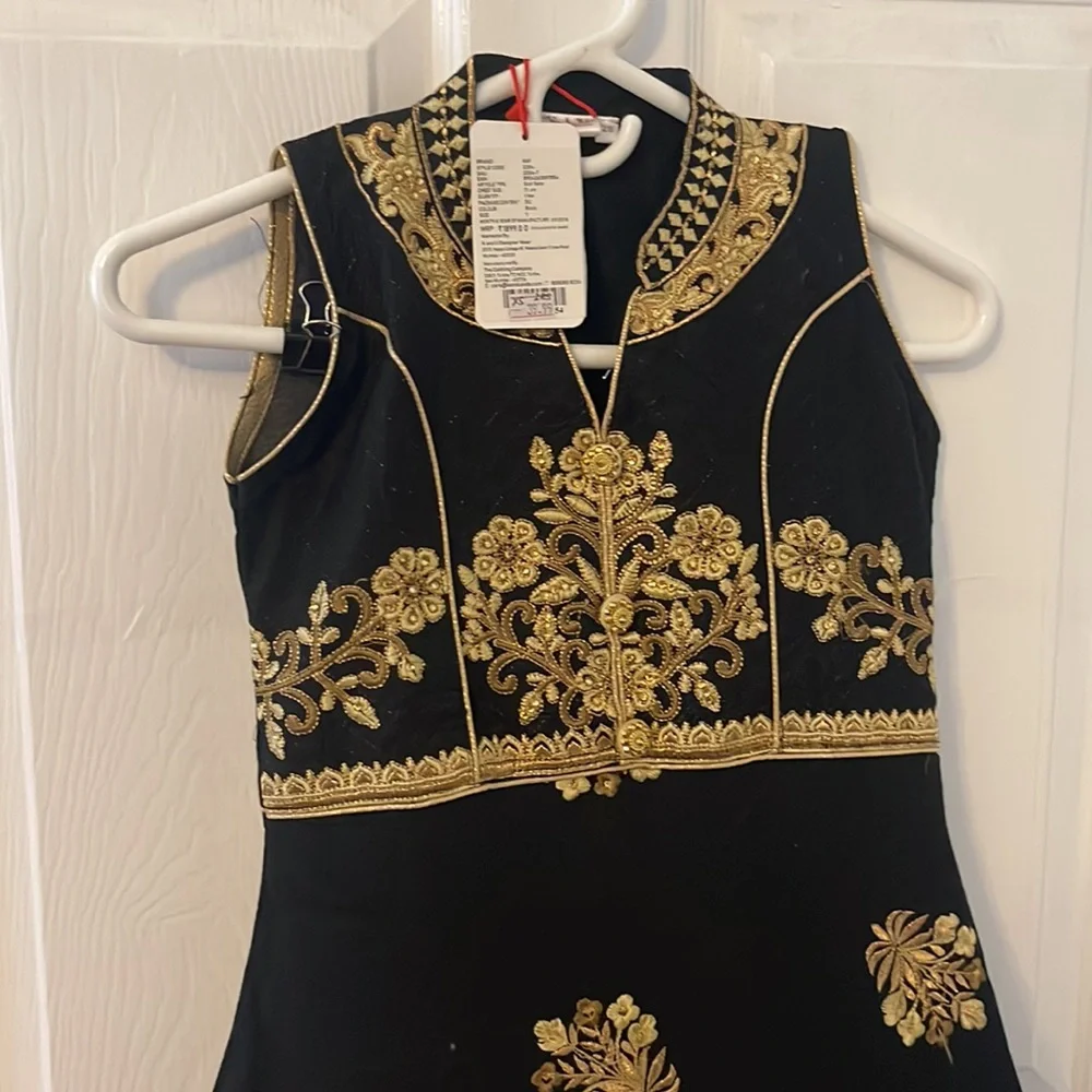 NWT women’s dress with pants - Picture 2 of 6